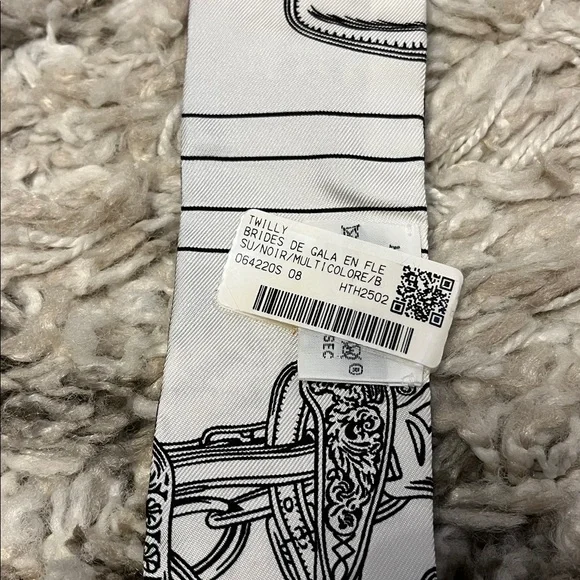 Hermes twilly. Brides de Gala en Fleur. Black. White. Multi. New with tag. - Picture 3 of 3